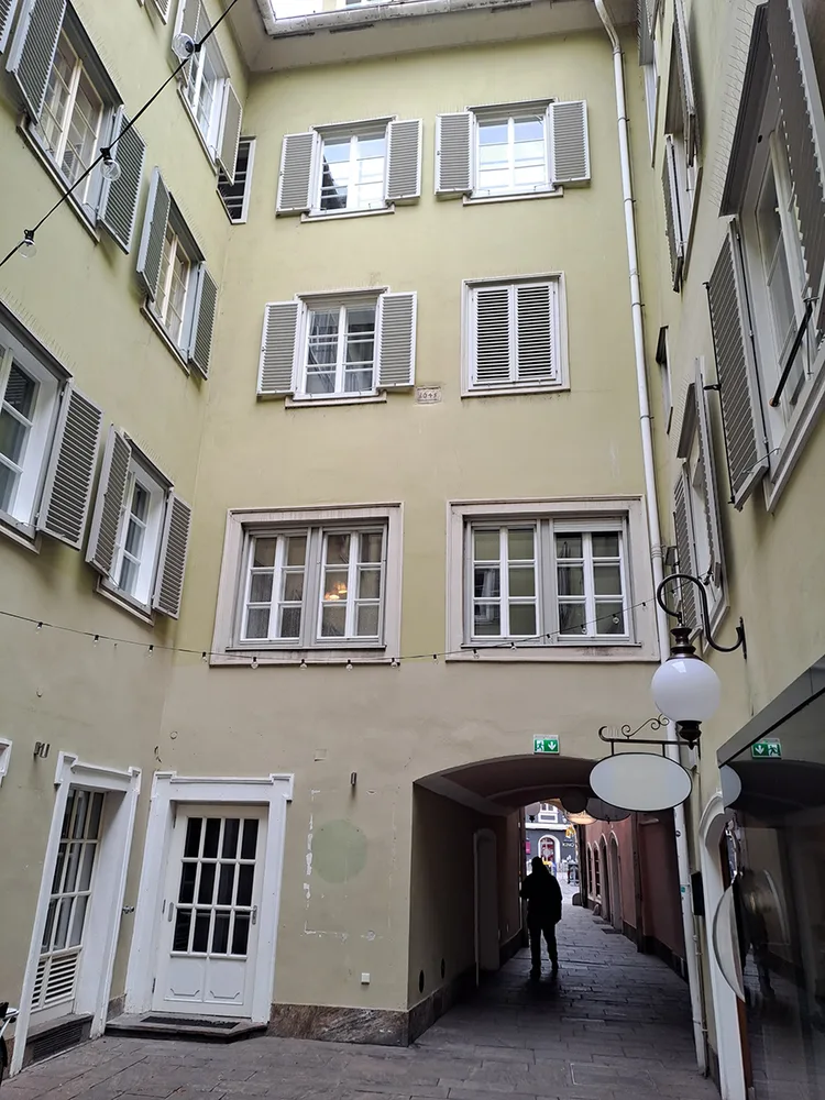 © Peter Laukhardt bild_4_entkernter_osthof.jpg