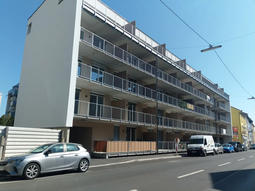 Balkonwohnen mit Gehsteiganschluss