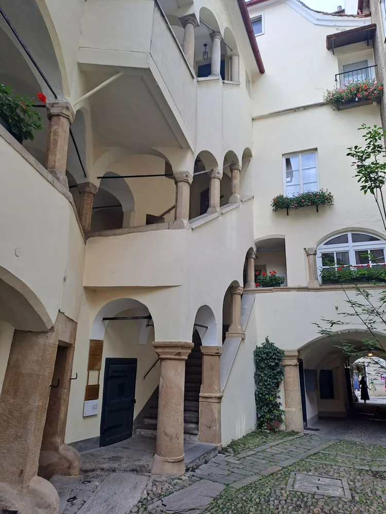 Sporgasse 22, Arkadenhof