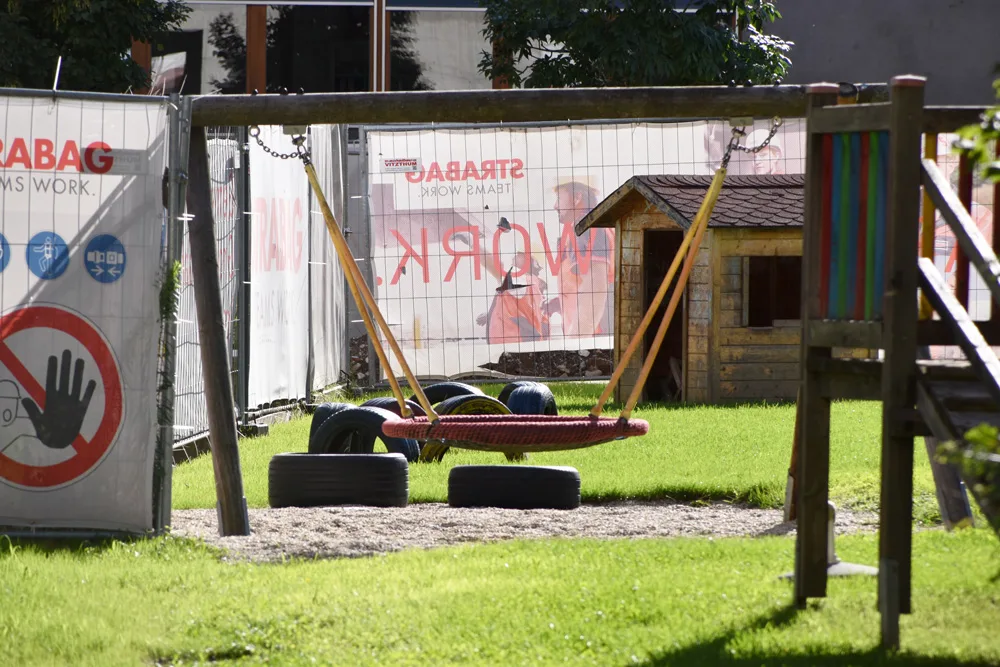 Reifen im Spielgarten der GIP-Kinderbildung Reininghausstrasse