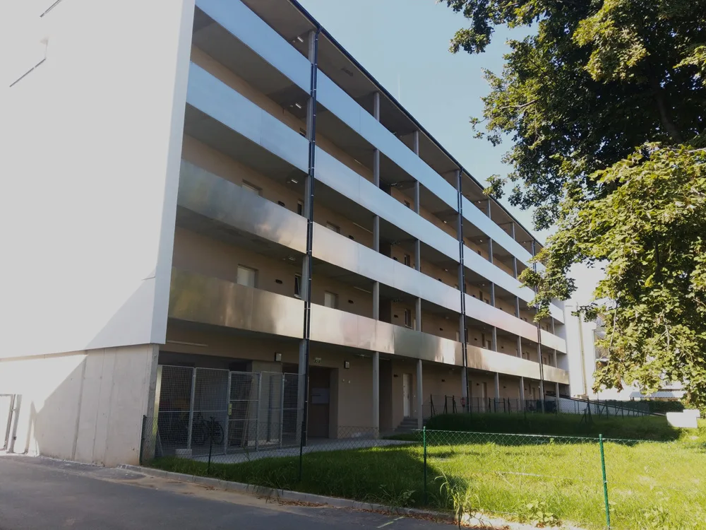 Reininghausstraße 56, abweisender Laubengang zum privaten Innenhof