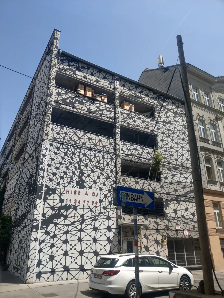 Garage Grande Fassade Wien Ottakring