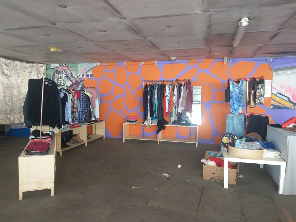 Garage Grande Ebene 3: offener Kleiderschrank