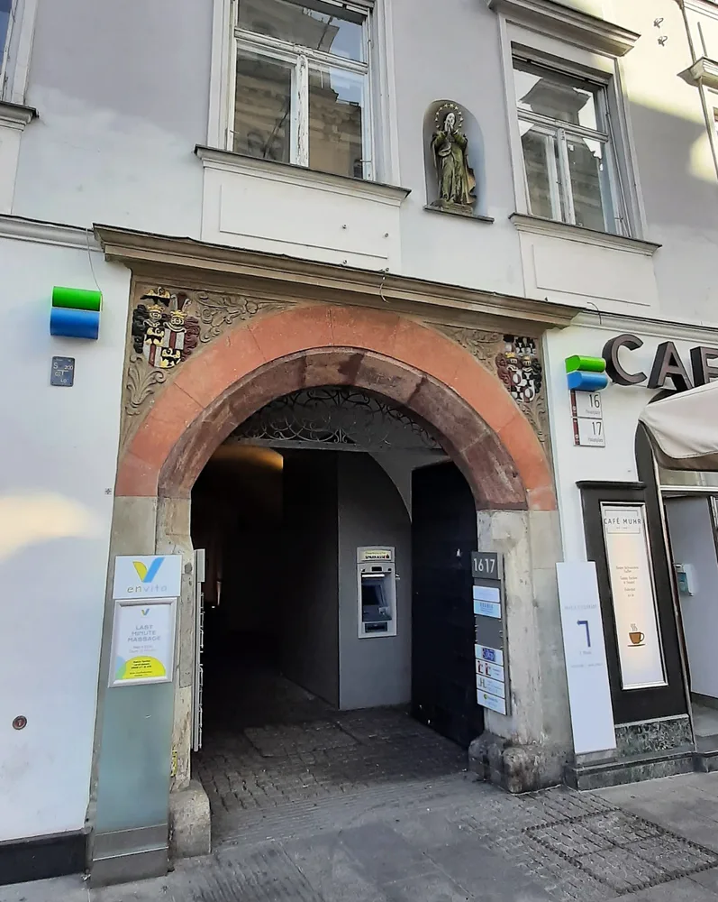 Bild 16, Hauptplatz 17, Portal