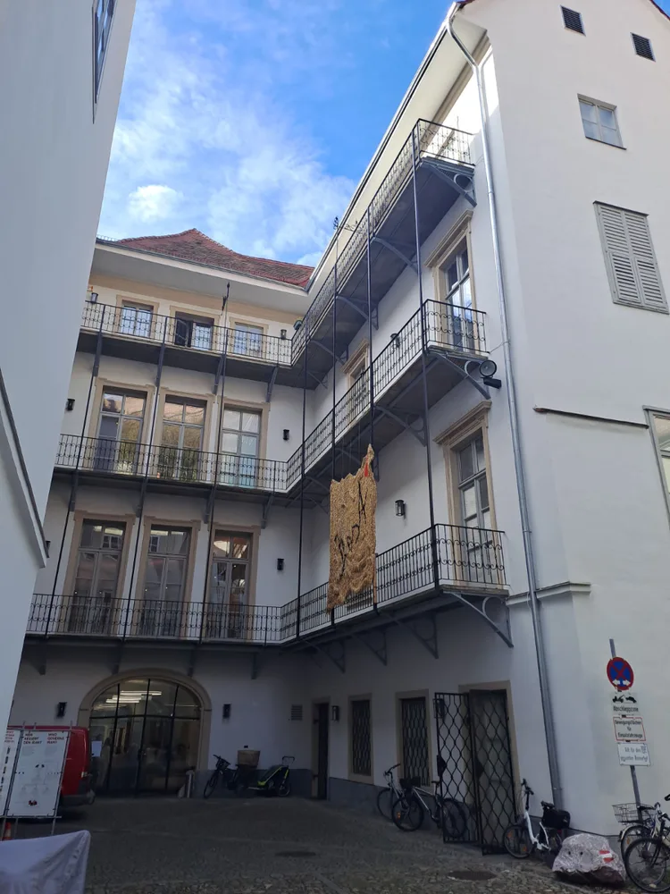 Bild 12 Hof des GrazMuseums