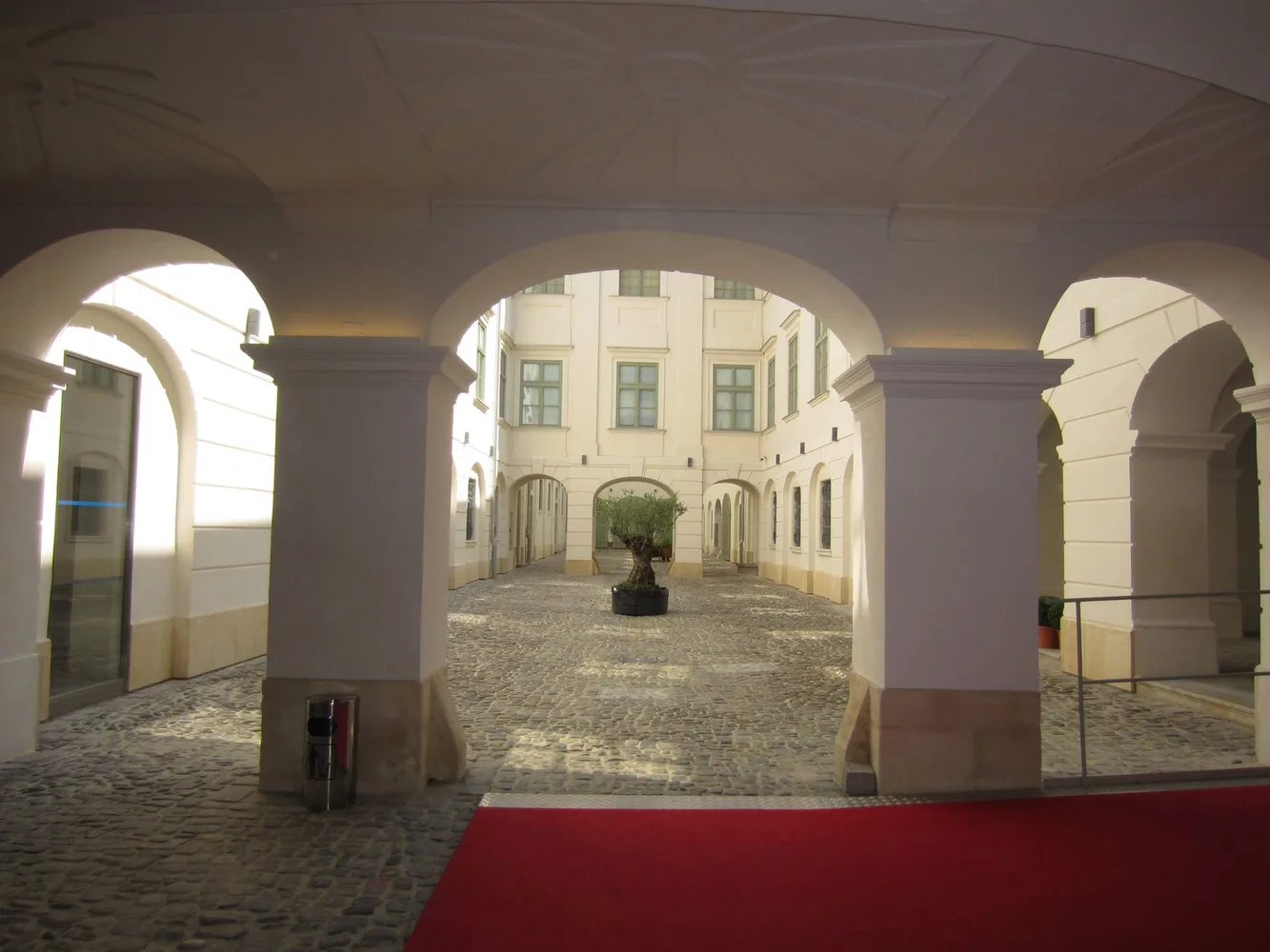 © Peter Laukhardt Graz, Sackstraße 16, Ehrenhof, 2024