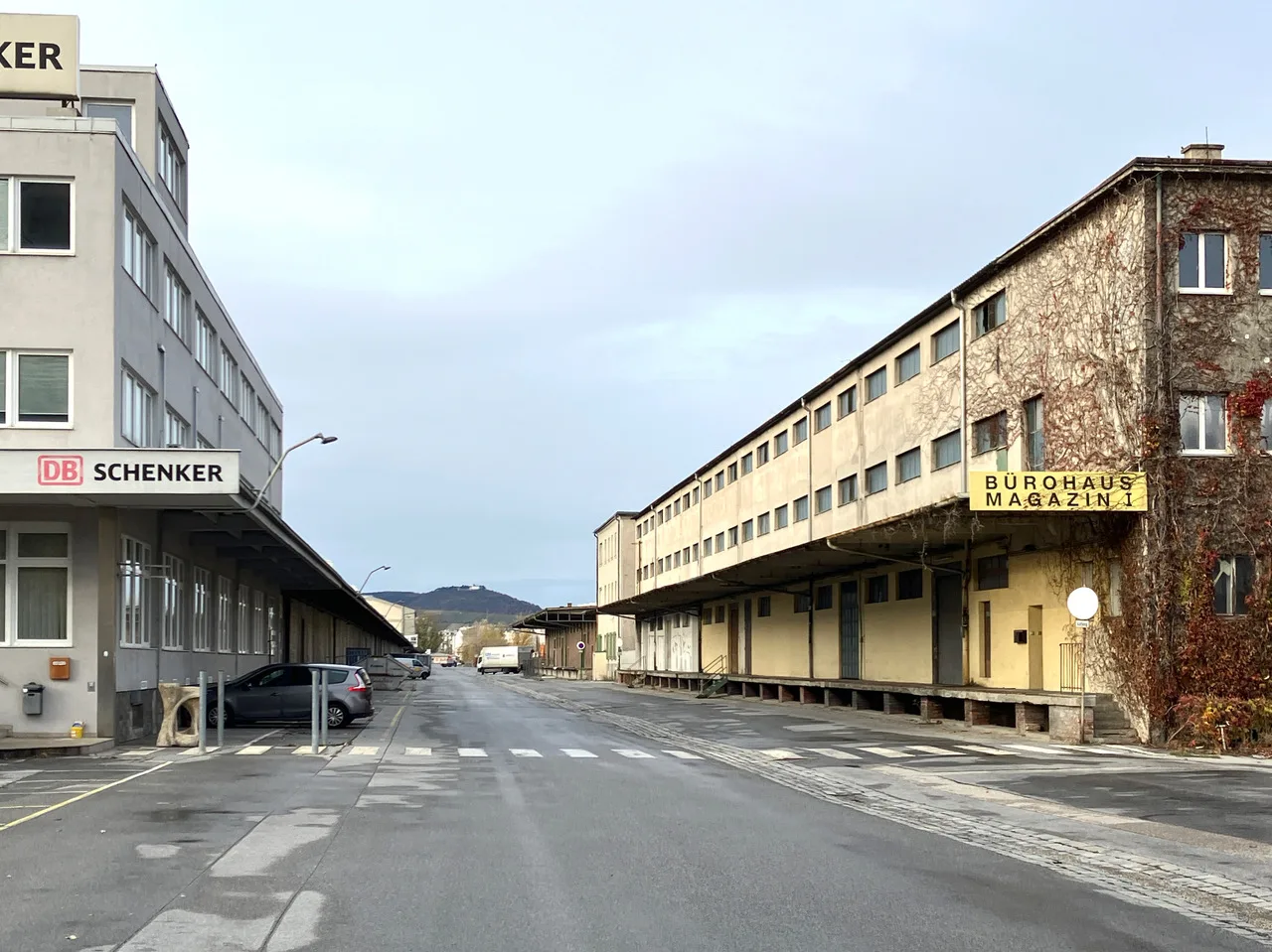 © Isabella Marboe
Quelle: Isabella Marboe Straßenansicht Gebäude der Firma Schenker