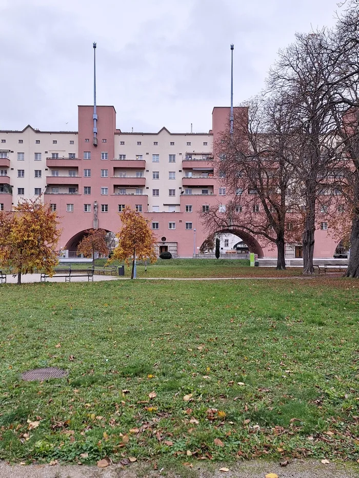 © Johann Gallis Wien, Karl Marx Hof (1926-1930) by Architect Karl Ehn