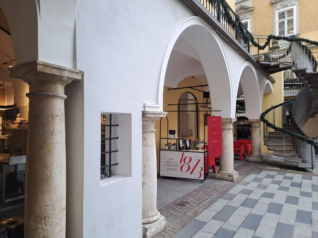 © Peter Laukhardt Graz Badgasse 3, Arkaden-Säulen