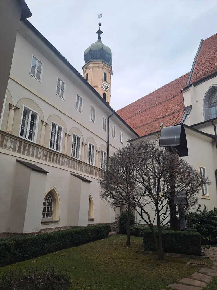 © Peter Laukhardt Graz Franziskanerplatz 14, Klosterhof mit Arkaden