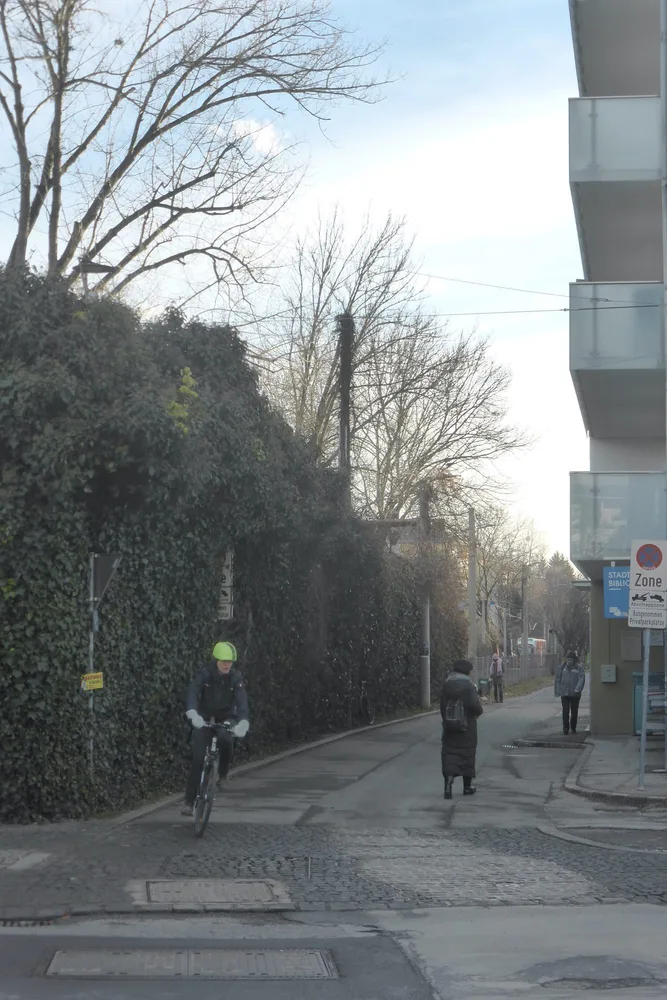 © DI Richard Hummelbrunner Andritzer Hauptplatz: Radwege enden abrupt