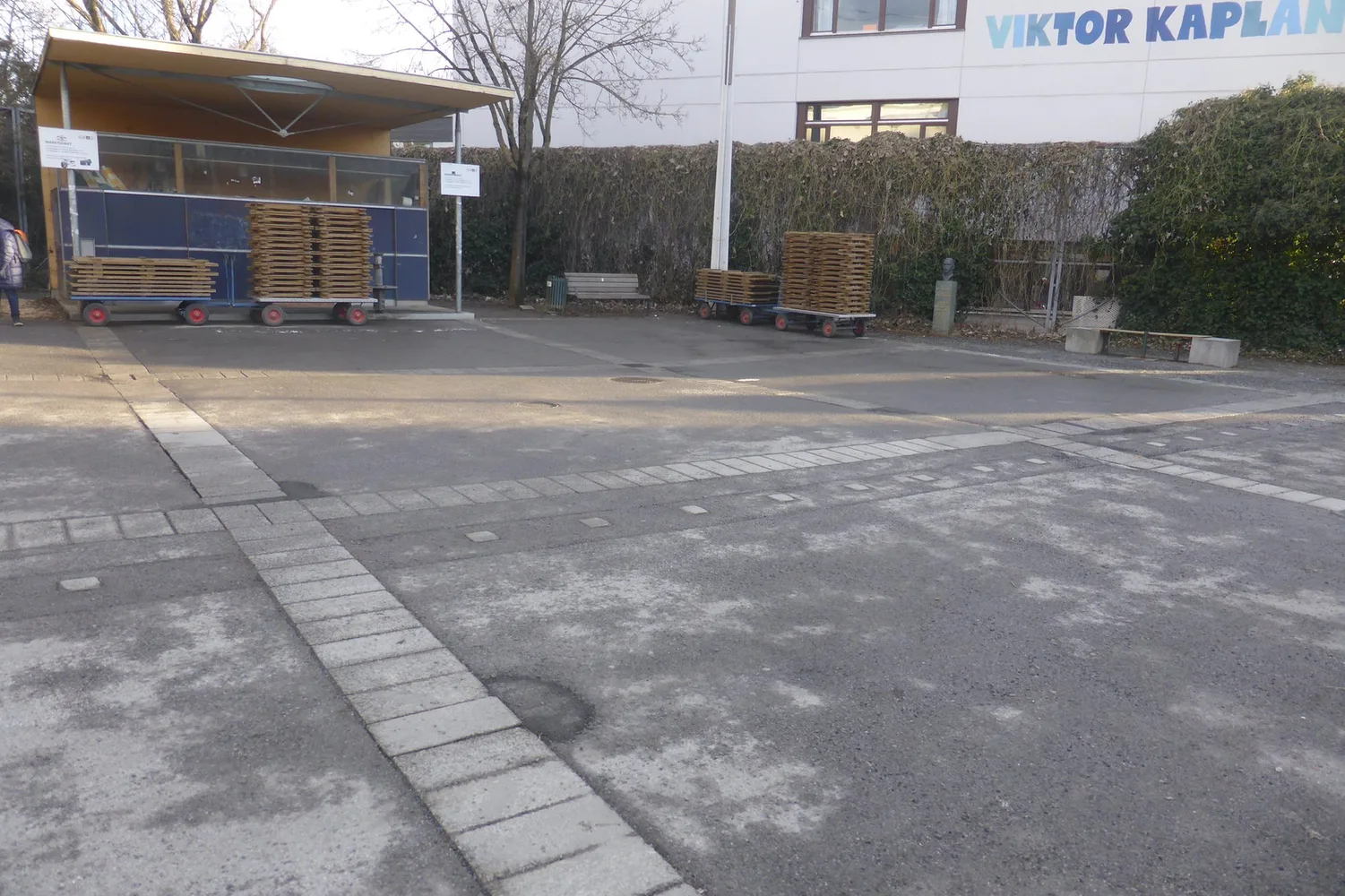 © DI Richard Hummelbrunner Andritzer Marktplatz , abseits der beiden Markttage eine wenig attraktive Restfläche