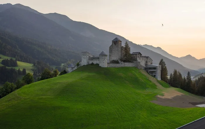 Auszeichnung des Landes Tirol für Neues Bauen 2022: Burg Heinfels, Revitalisierung, Heinfels, 2015 – 2020 (Architektur: Gerhard Mitterberger) – © Zita Oberwalder