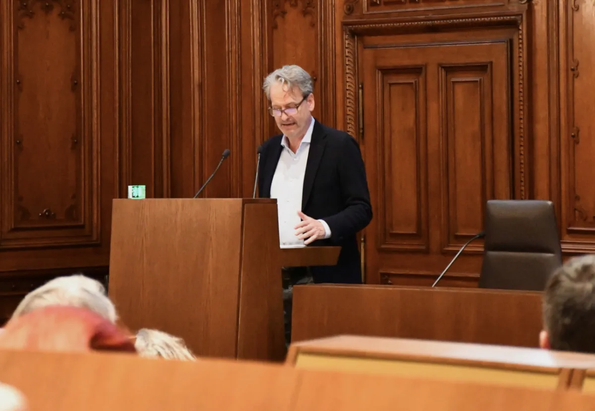 © Jakob Bock Anselm Wagner am Podium, Forum Mehr Zeit für Graz, 2024