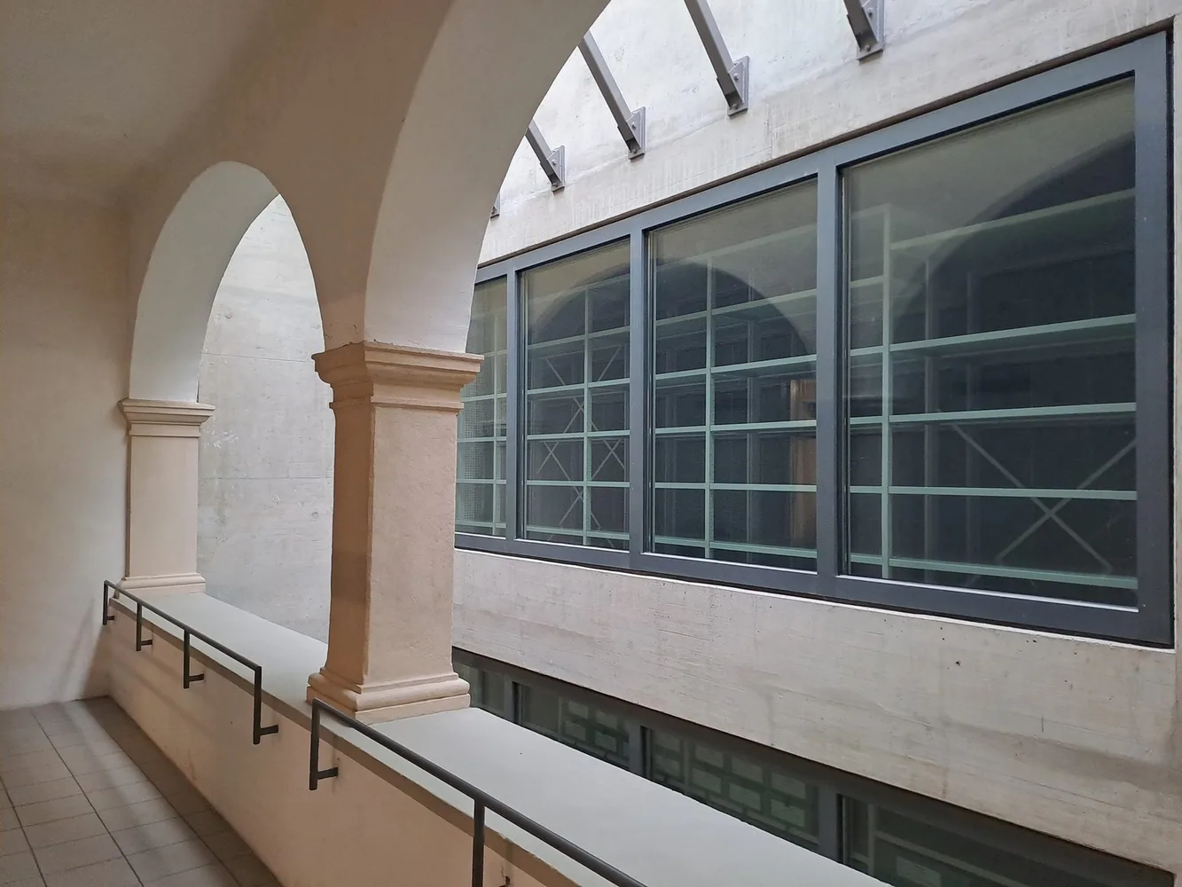 © Peter Laukhardt Bild 6 Karmeliterplatz 4, Arkade
