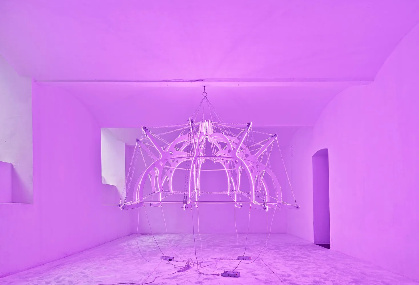 Pinker Chandelier, TAKK Architecture, POLYCEPHALY. Architecture in the Age of Non-Binary Worlds, MAGAZIN, 2019. Photo: © José Hevia.