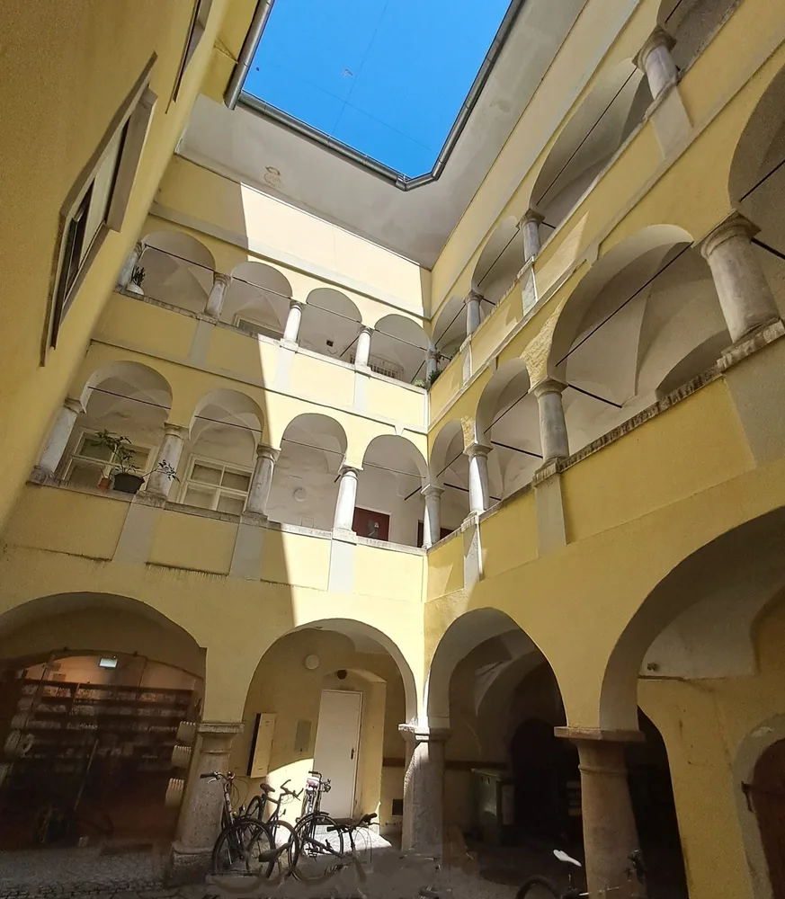 Bild 5 Glockenspielplatz 6, Arkade