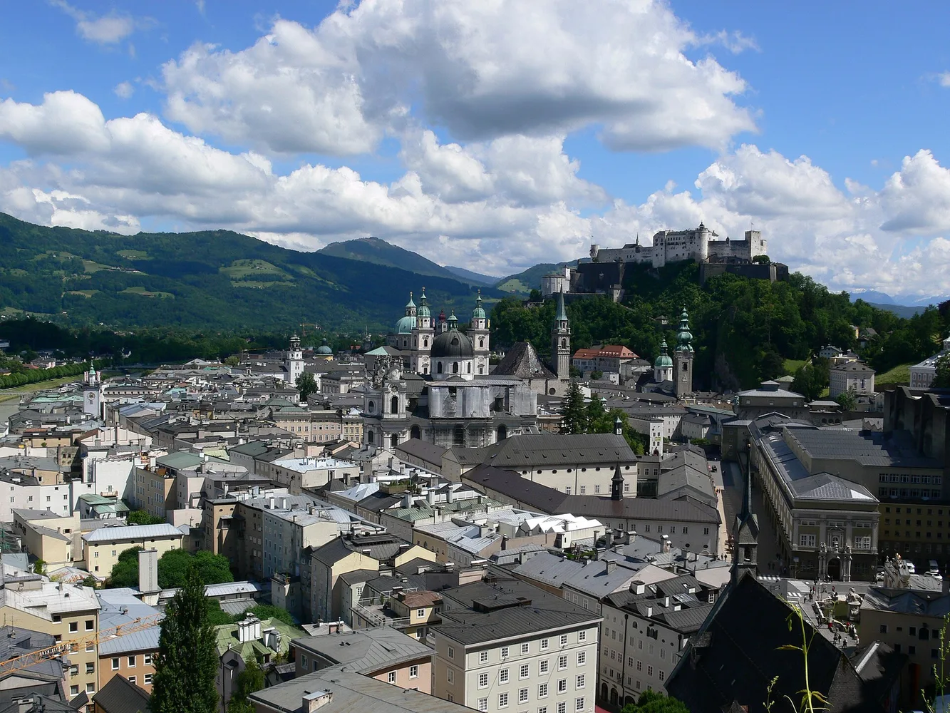 Salzburger Altstadt vom Mönchsberg © Andreas Praefcke, CC BY 3.0