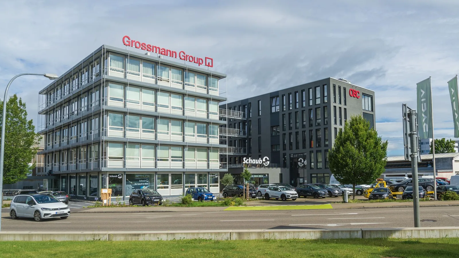 Zwei Bürogebäude