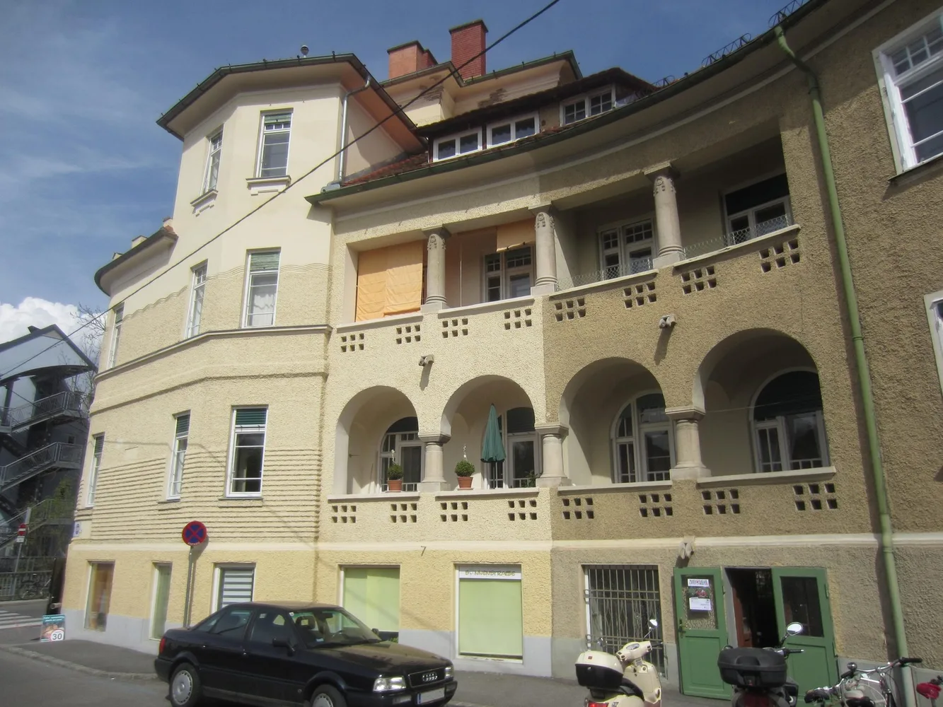© Peter Laukhardt Graz, Straßenfassade mit Arkaden, zweigeschoßig, ©Peter Laukhardt