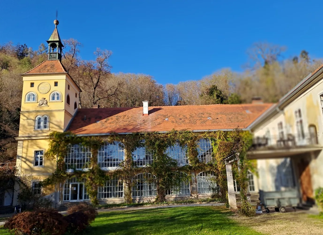 © Peter Laukhardt Gartenfassade Schloss, begrünte Arkaden