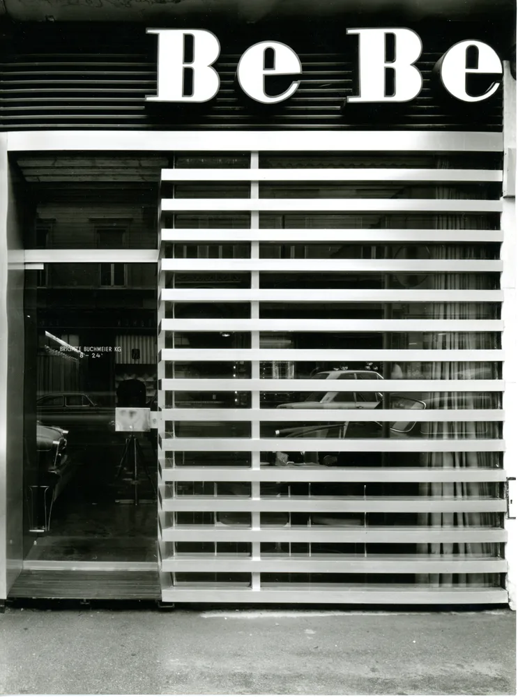 Ladenfront mit Glastür, Christl Stigler-Powondra, Espressobar Be Be, Eingangsportal, Innsbruck (1966)