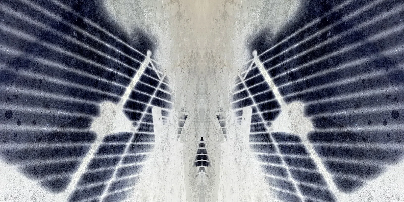 © Severin Hirsch blau-weiße Kunstfotografie, Severin Hirsch, welcome to blood and honey, 2025