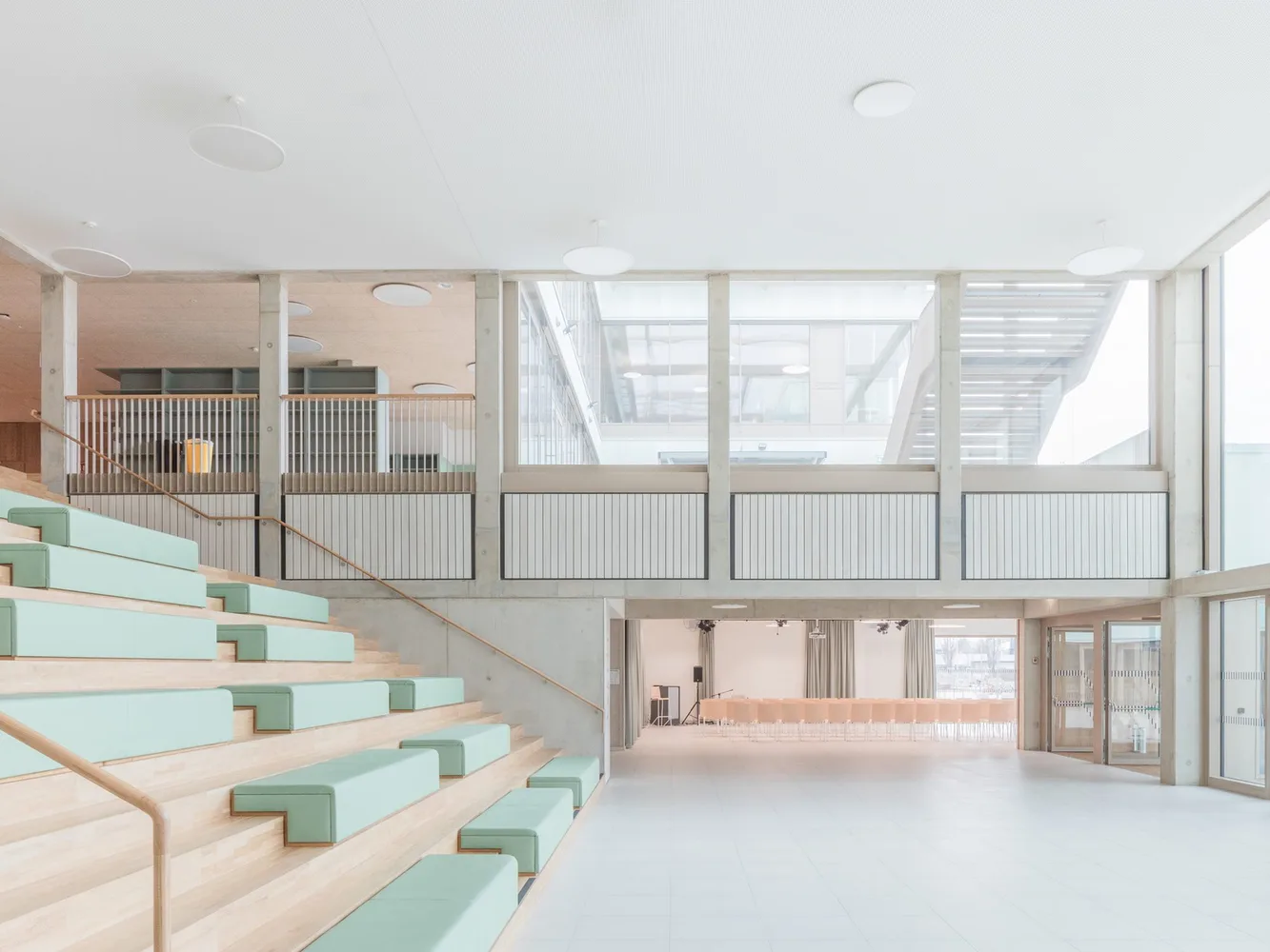 Inneraum mit großer Treppe, jck, AHS-Reininghaus, Foto: Emilian Hinteregger