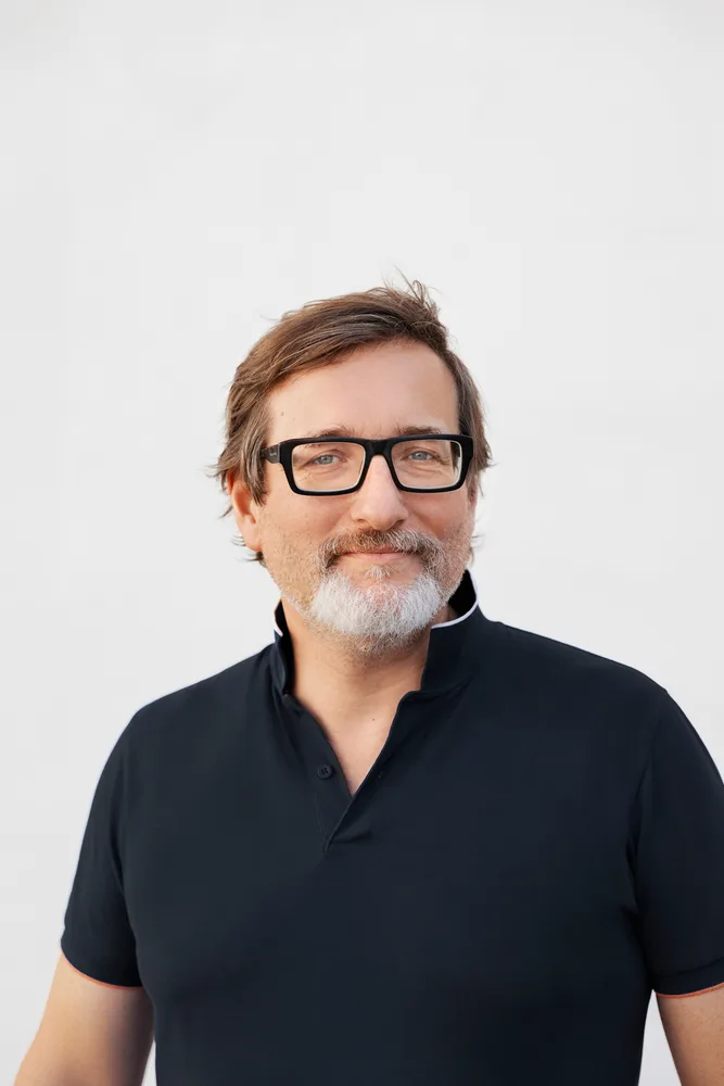 Porträtfoto von Architekt Bernhard Sommer, dem Präsidenten der Kammer der Ziviltechniker:innen für Wien, Niederösterreich und Burgenland