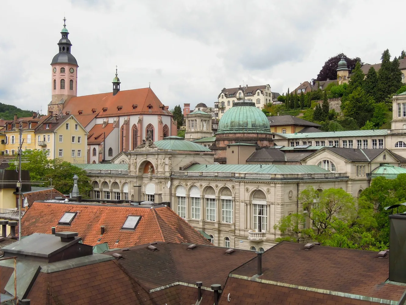 © Ulrich Coenen Blick auf Florentinerberg in Baden-Baden mit Friedrichsbad, Stiftskirche und Neuem Schloss, 2025, Foto: Ulrich Coenen