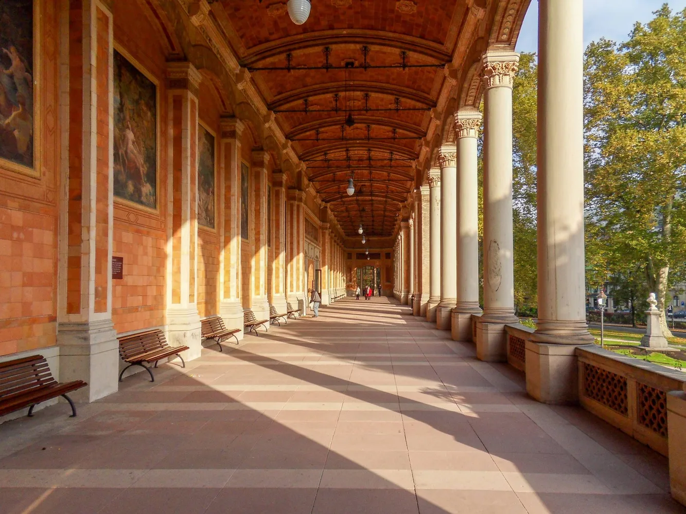 © Ulrich Coenen Trinkhalle in Baden-Baden, erbaut von Heinrich Hübsch (1839-42) Foto: Ulrich Coenen
