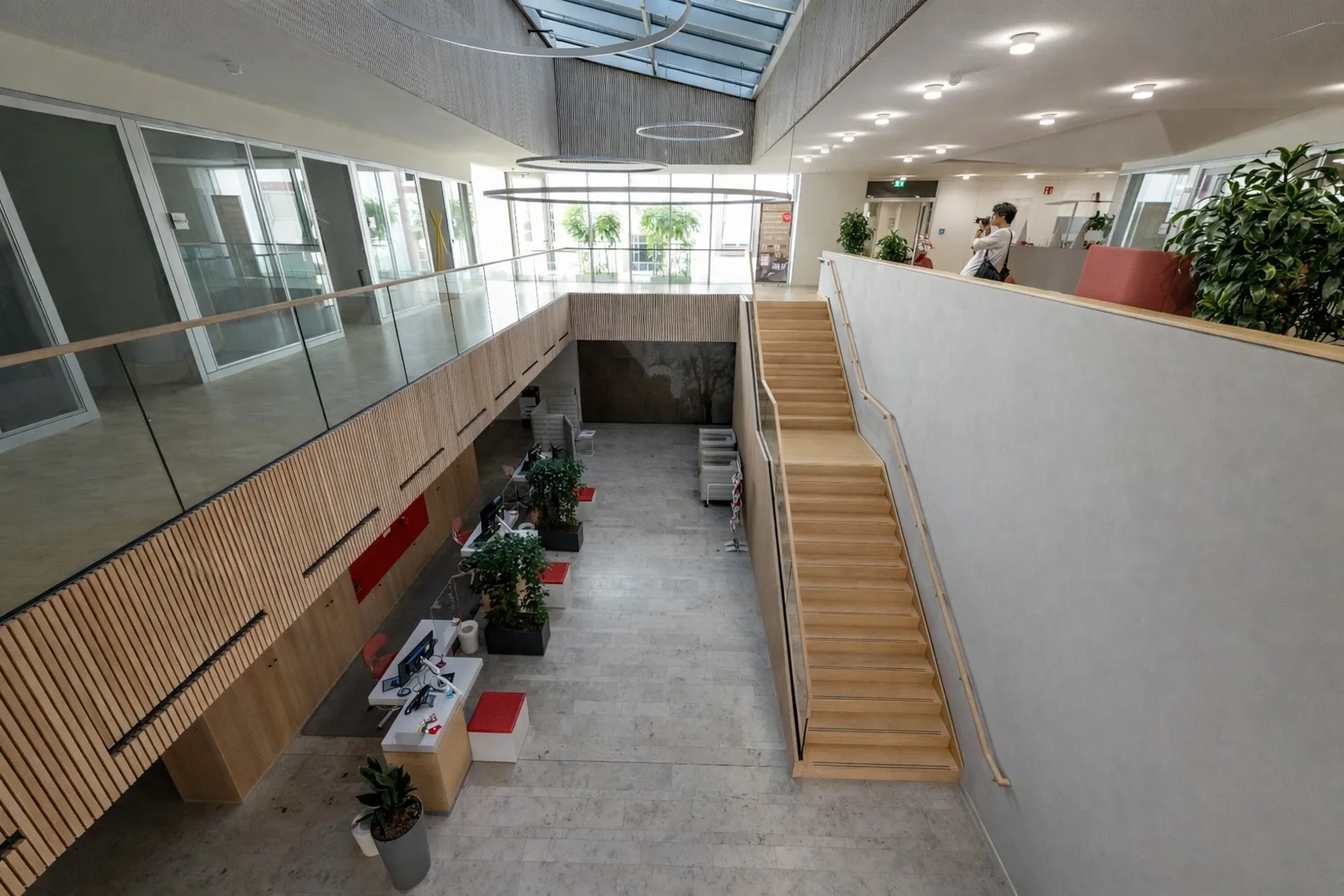 Schalterhalle der Sparkasse in Ettlingen, Foto: Ulrich Coenen