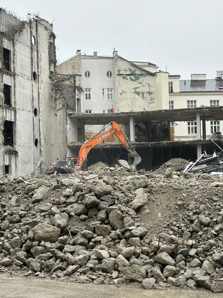 Abbrucharbeiten des Rohbaus zum geplanten Kaufhaus Lamarr, 1070 Wien, Mariahilfer Straße 10-18, Fotos: cm