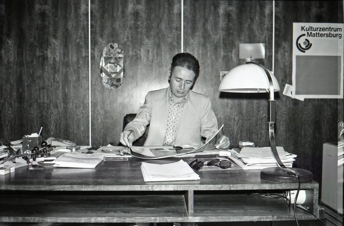 Herwig Udo Graf in seinem Büro 1976