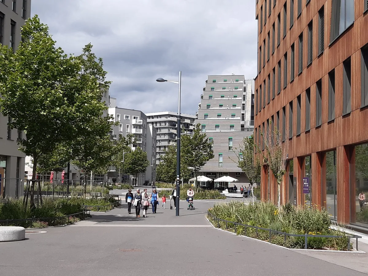 © Anselm Wagner Eva-Maria-Mazzucco-Platz, Seestadt Aspern, Wien, 2010er-Jahre; A. Wagner