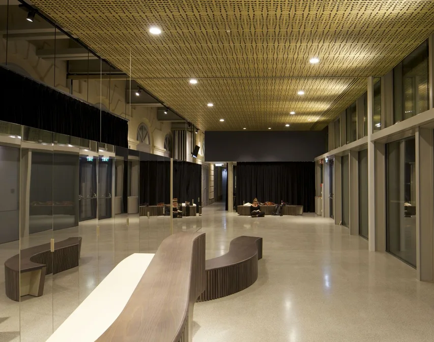 TIP_Innenraum_Foyer.jpg