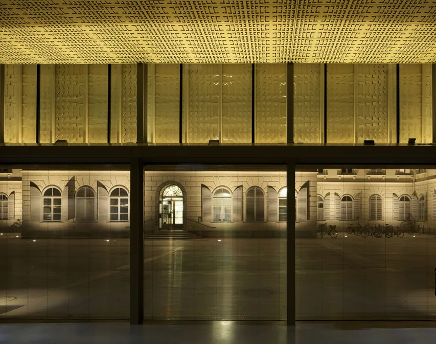 TIP_und_Platz_Ansicht_Ost_Palais Meran.jpg