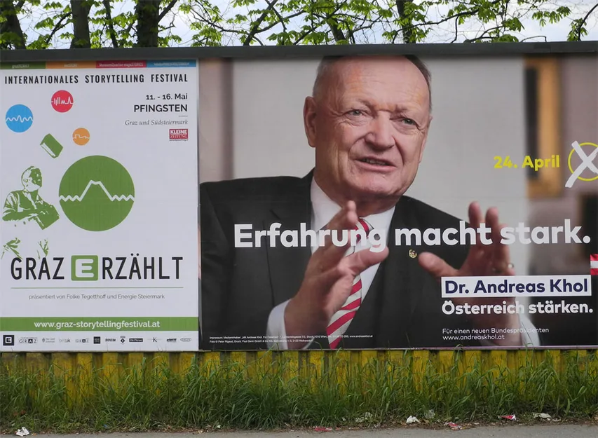 VOR DER KABINE
