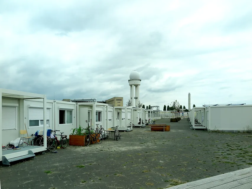 15_tempelhof-fluchtlinge.jpg