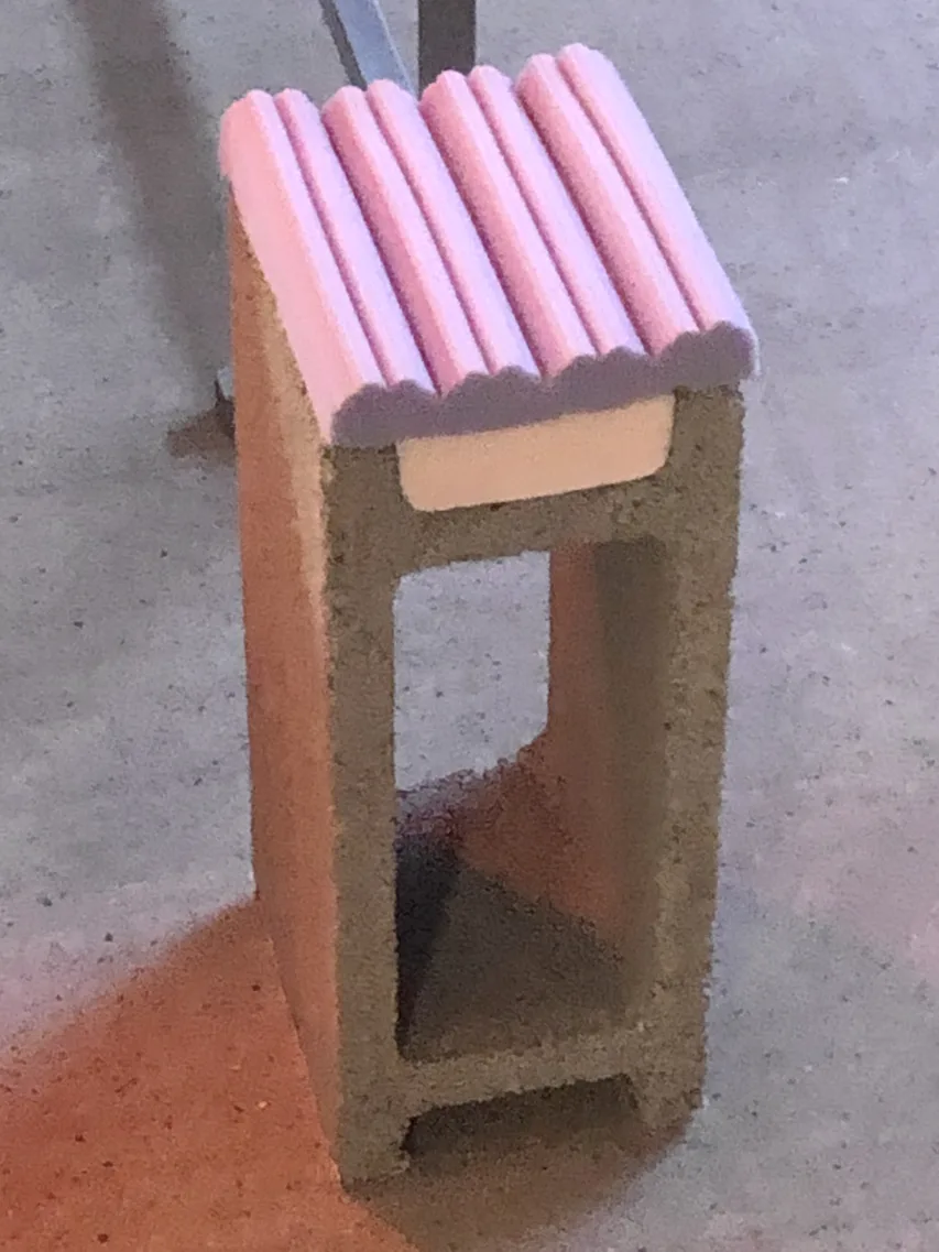 Hocker Beton mit Dämmmaterial, banale potenziale, Ausstellung HDA, 2025, © sv