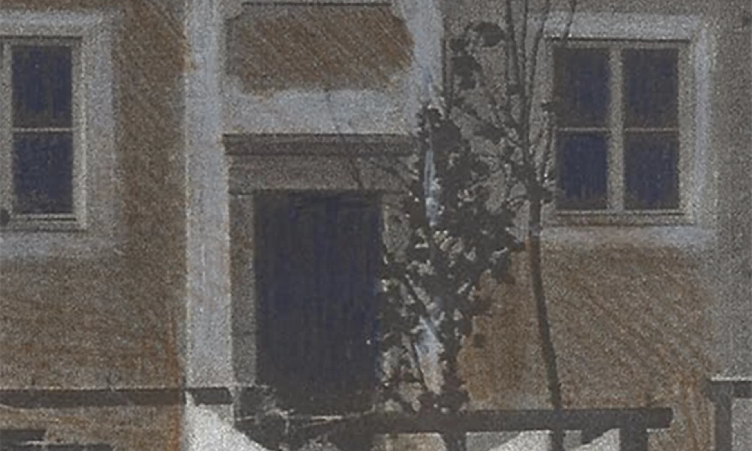 Buchcover - Fassade eines Wohngebäudes