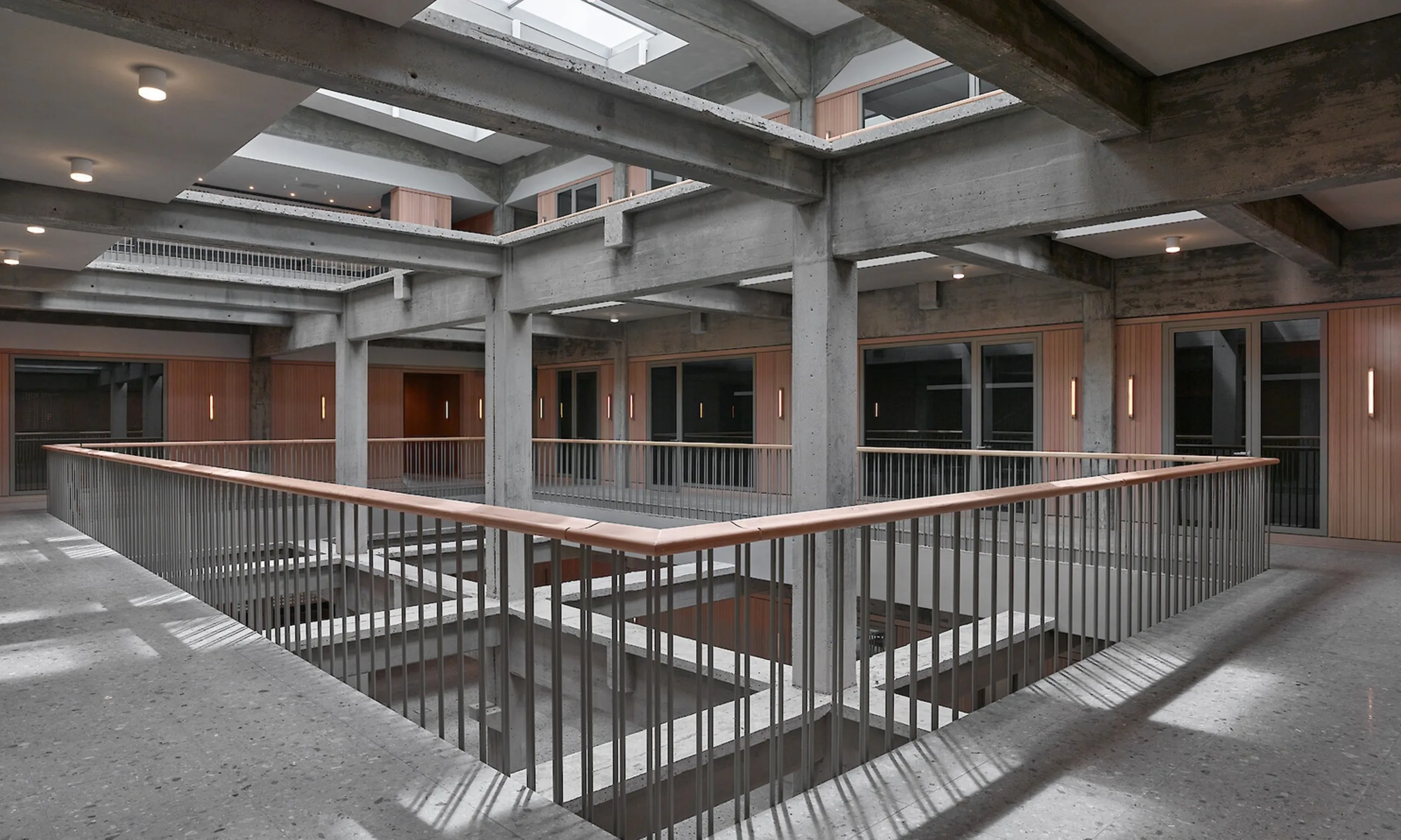 Atrium eines Verwaltungsgebäudes
