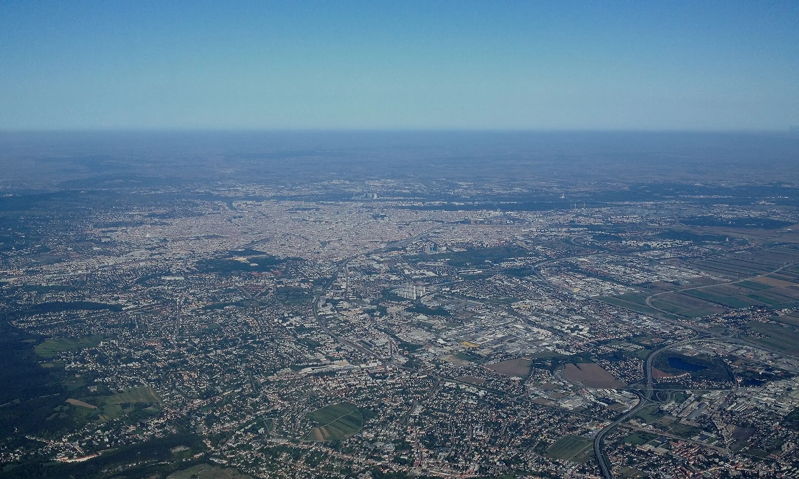 Ansicht der Stadt Wien aus einem Flugzeug